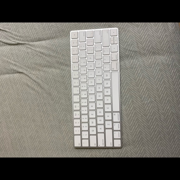 Apple keyboard (wireless) brand new // - Picture 1 of 2